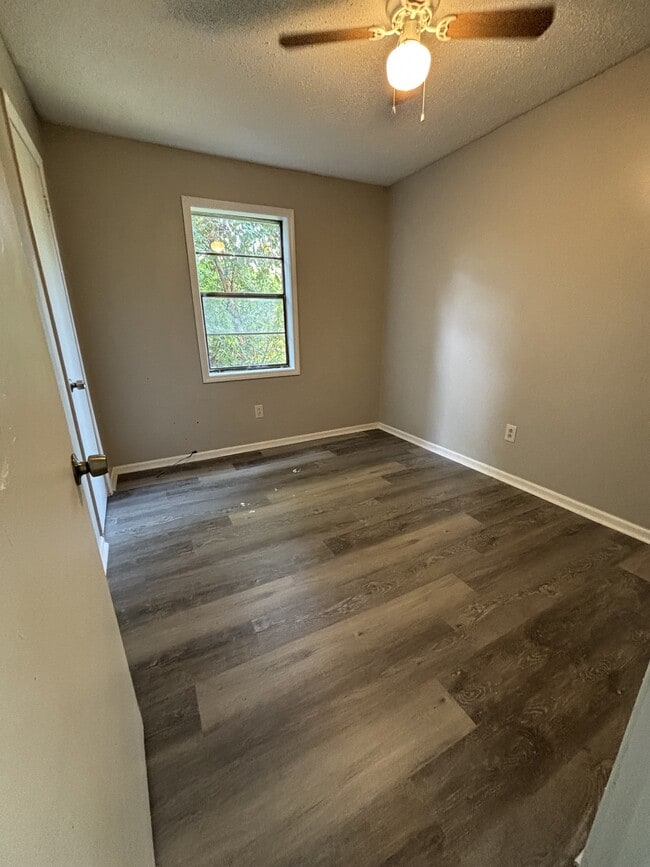 Photo - 126 Jelk St