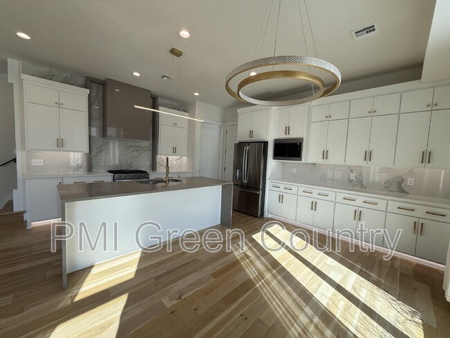 Photo - 134 E Elgin St