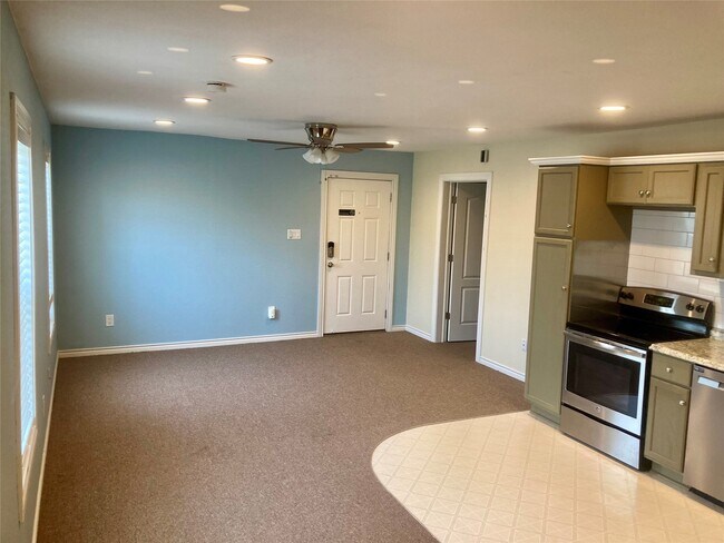 Building Photo - 1602 Ave O Ave Rental