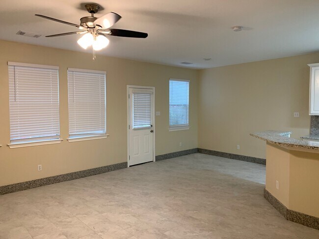 Photo - 42 Blue Creek Pl