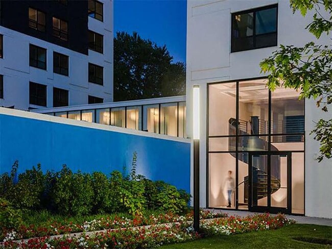 251 Dekalb