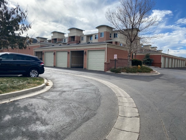 Photo - Beautiful 2BD/2BA Condo with Garage in Par... Unidad 417