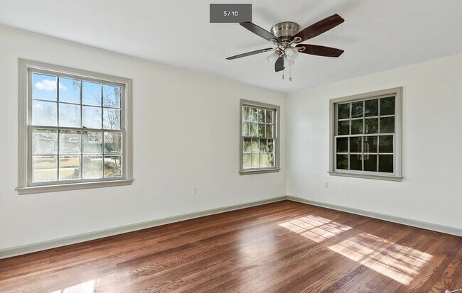 Photo - 236 E 60th St Unidad 4