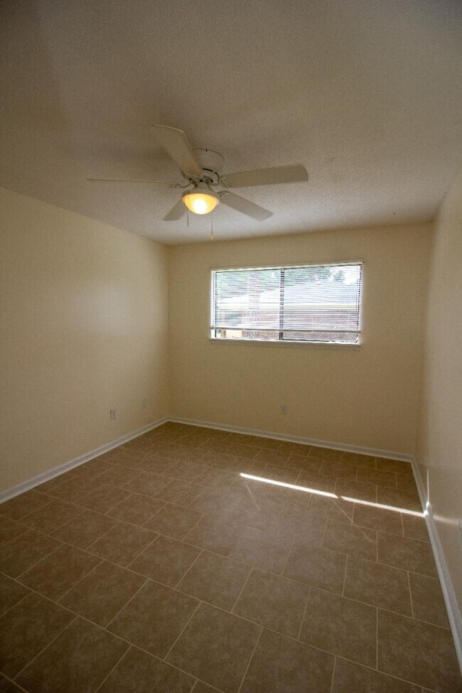 Photo - 7 University Pl