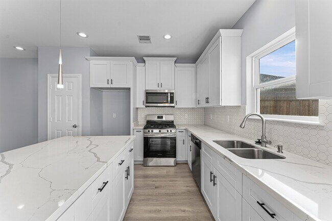 Photo - 8211 James Franklin St