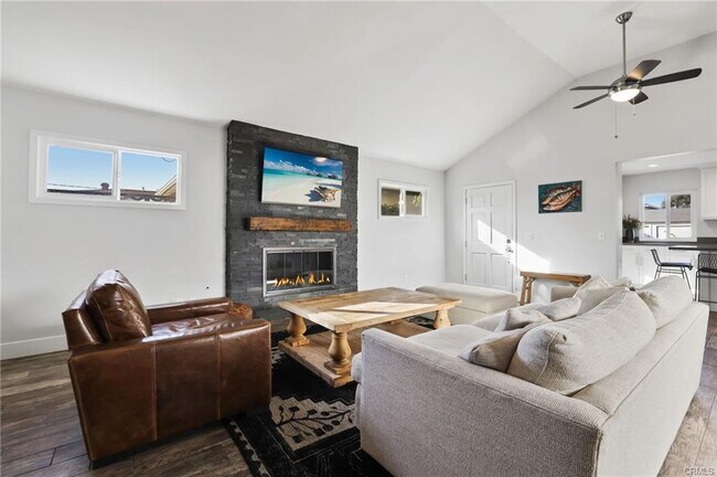 Photo - 630 Indianapolis Ave