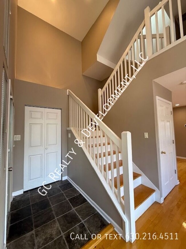 Photo - 220 Des Plaines Ave