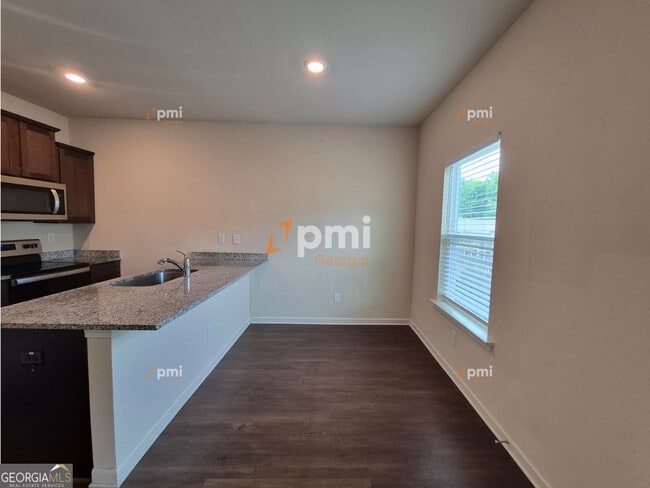 Photo - 511 Highwood Ln