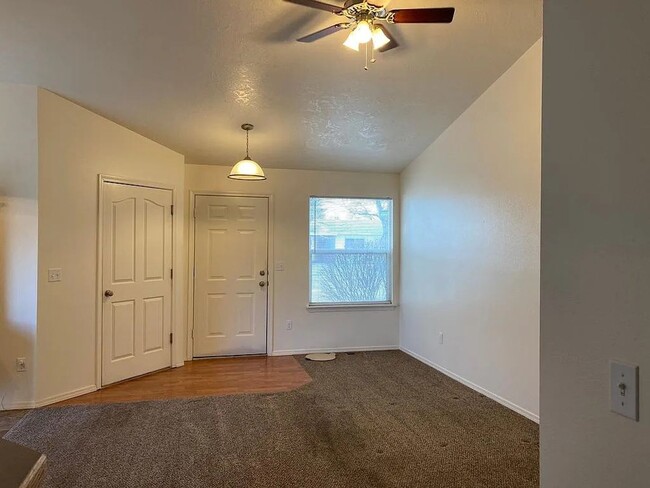 Photo - Beautiful 2 Bedroom 1 Bath Townhome with garage in Nampa!