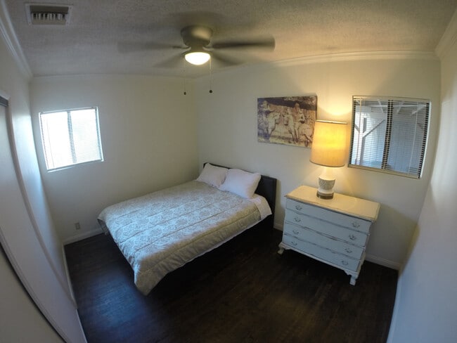 Building Photo - 6002 Hazelbrook Ave Rental