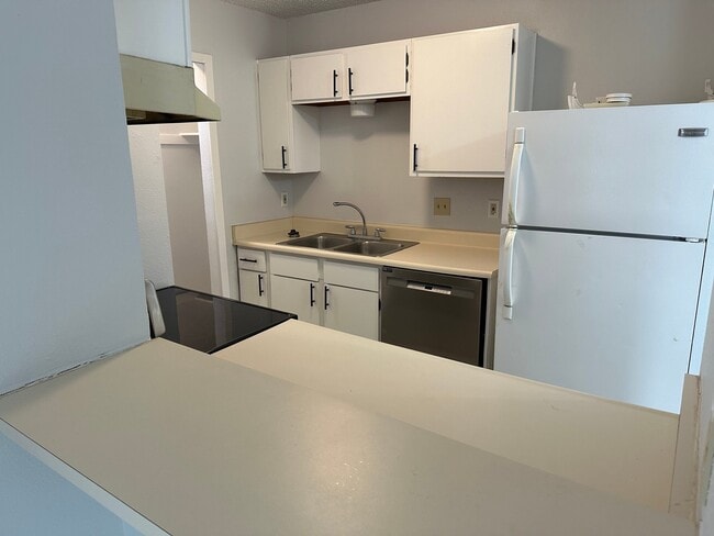 Photo - 6303 Waddesdon Wood