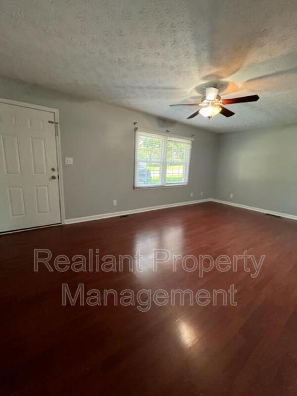 Photo - 401 Longview Dr