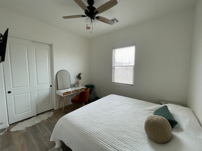 Building Photo - 5540 N 193rd Ave