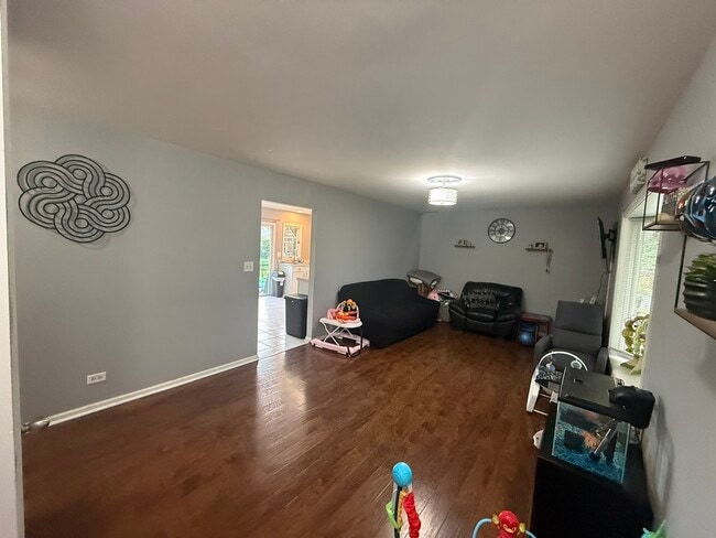Photo - 122 Gall Ln