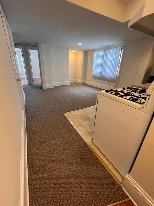 Building Photo - 129 E Gorham St Unit 4 Rental