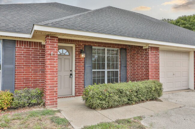 Photo - 12444/12446 CR 499 Unidad 12446