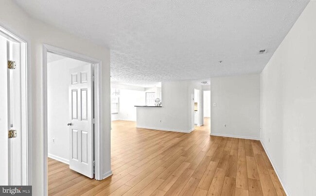 Building Photo - 700 Orchard Overlook Unit 203
