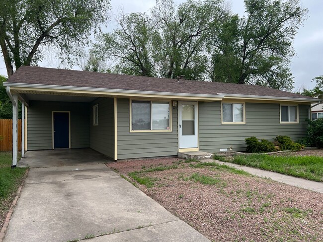 NEWLY UPDATED RANCH HOME WITH CARPORT. - NEWLY UPDATED RANCH HOME WITH CARPORT.