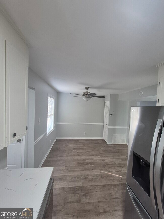 Photo - 185 Springdale Ct