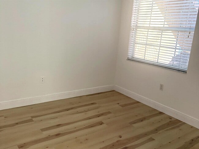 Photo - 2331 NW 96th Ter Unit 17-M