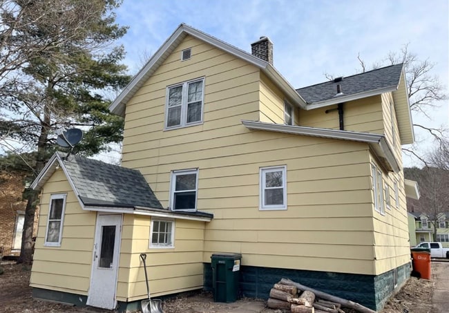 Photo - 4 bed 2 bath near UWEC available June 1st!...