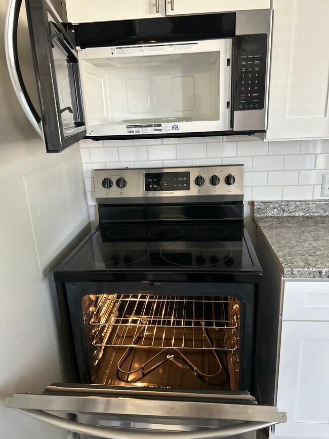 Photo - 3200-3200 Grider Cir