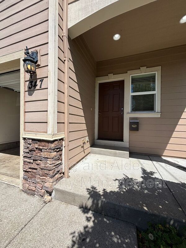 Photo - 347 Norway St NE