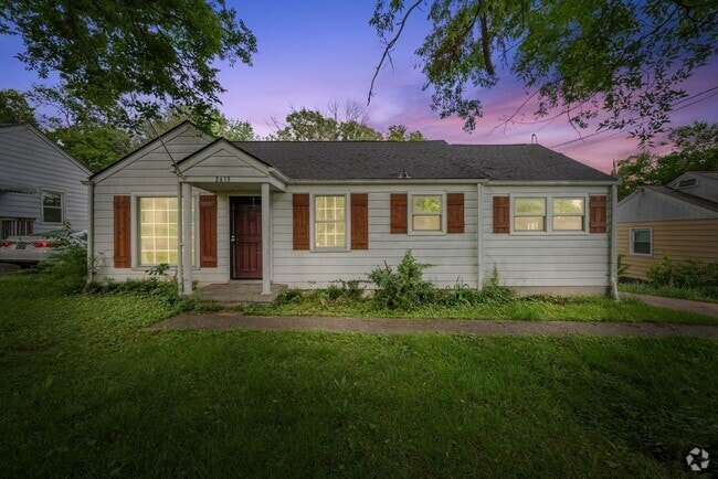 Building Photo - Charming North Nashville Cottage Rental