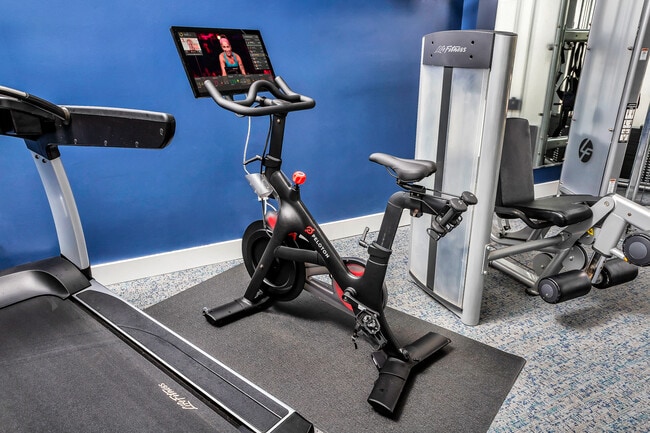 Bicicleta Peloton®de entrenamiento interior con clases en línea
