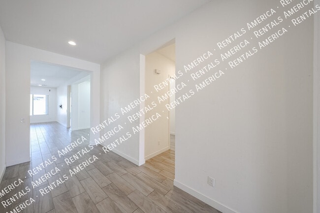 Photo - 1530 E San Carlos Way