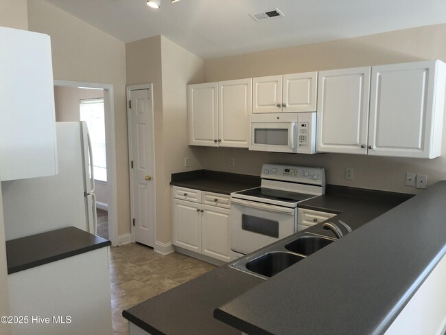 Photo - 135 Red Bird Ln