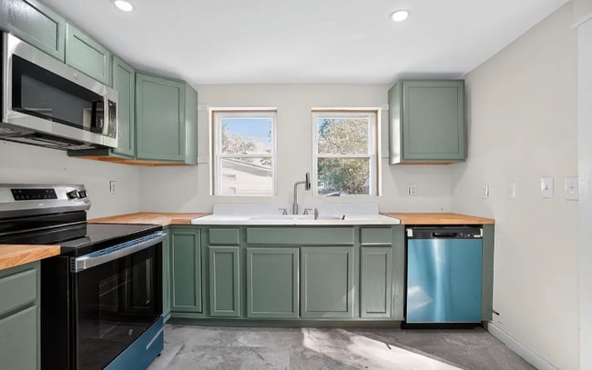 Photo - 306 7th St E