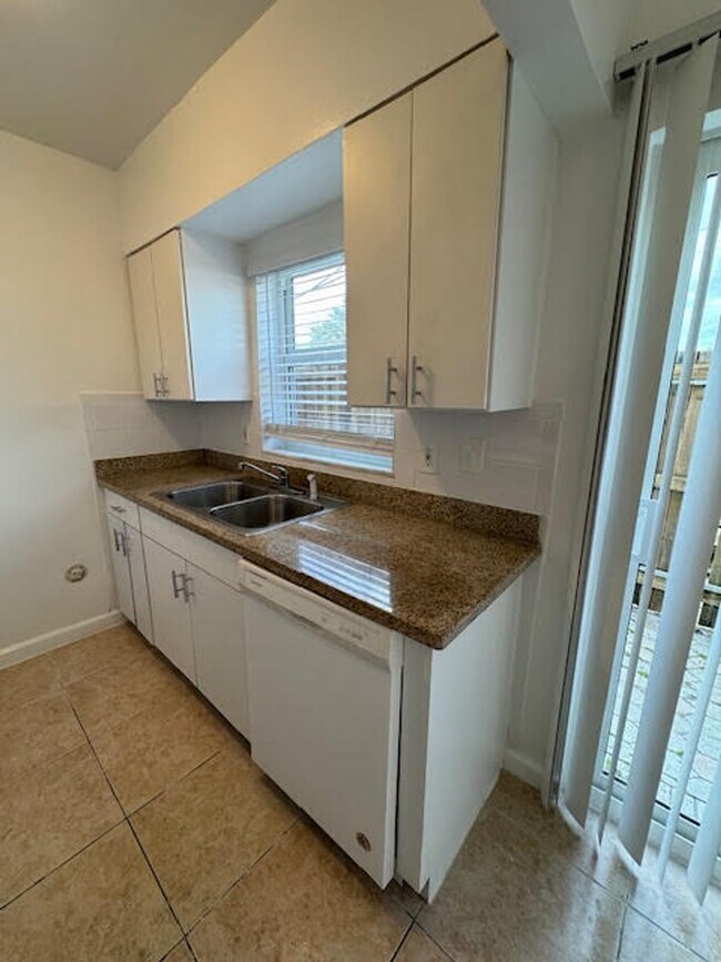 100 SW 10th St Ft. Lauderdale, FL 33315