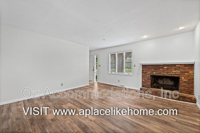 Photo - 608 E 78th St