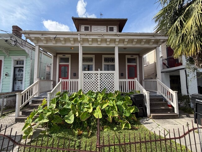 Building Photo - 2420 Jena St Unit 2420