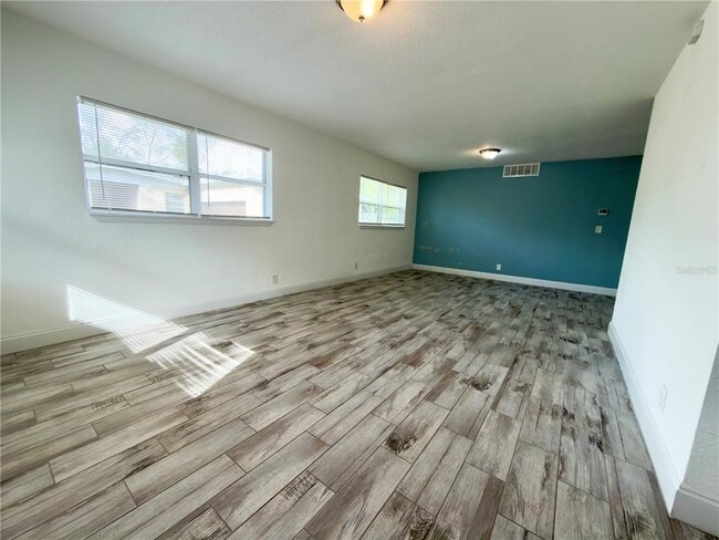 Photo - 1227 Bloxam Ave