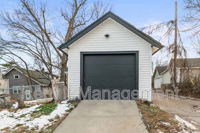 Photo - 3228 Fontenelle Blvd