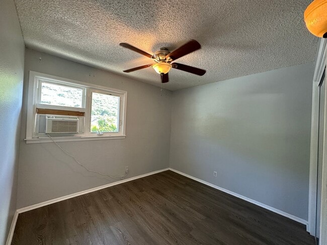 Photo - 1058 Awawamalu St