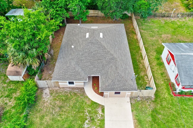 Photo - 720 Florence St