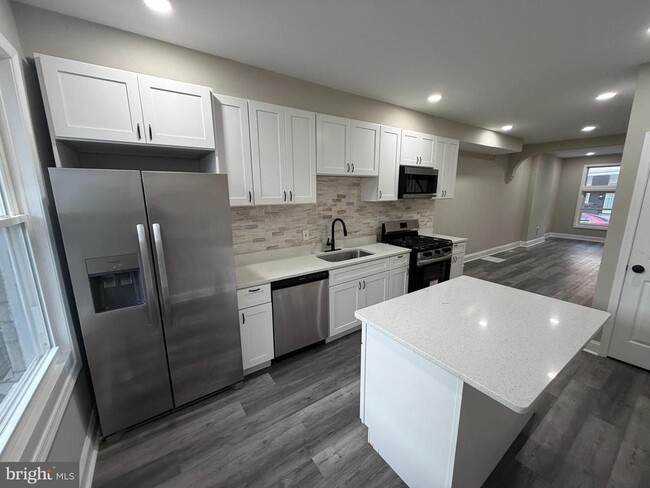 Photo - 718 N Curley St
