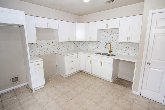 Photo - 2611 Ashington Dr