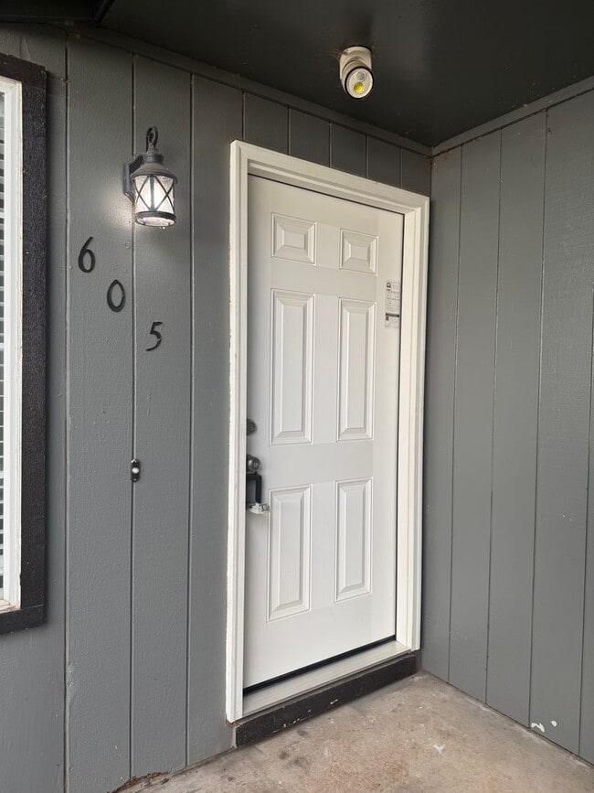 Photo - Updated 2 bedroom 1.5 bath duplex in Thurston!