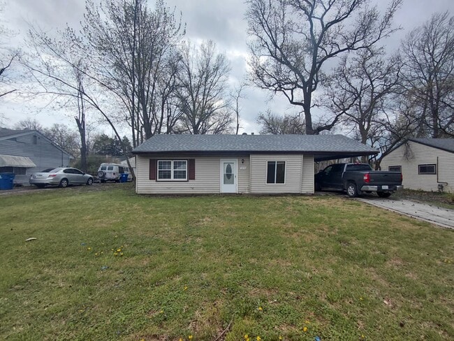 Building Photo - 1218 Maple Ave