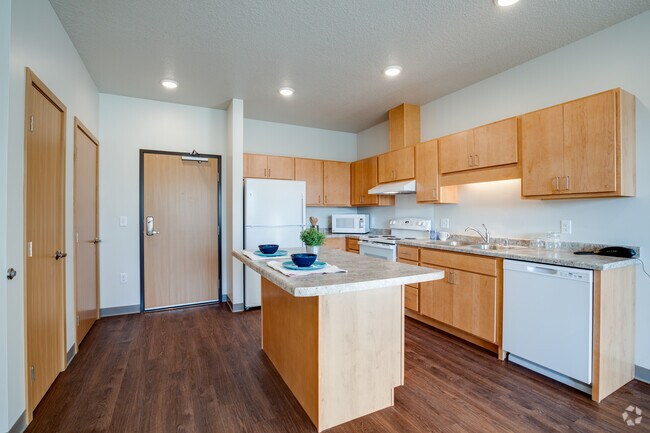 2BR, 1BA - 910SF