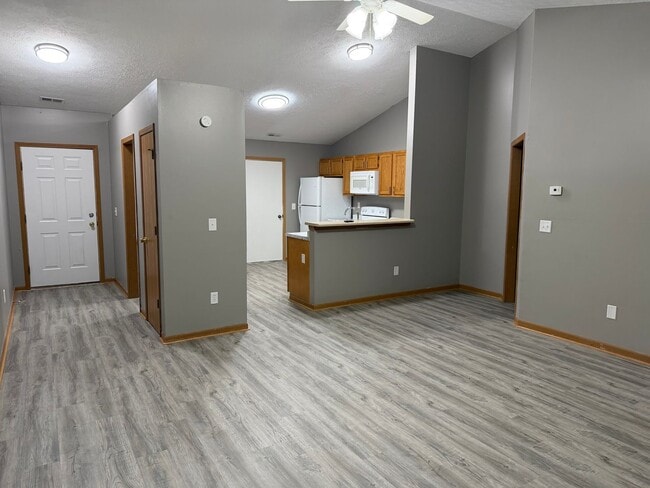 Building Photo - 2 bedroom, 2 full Bath, 2 car attached garage, West Lafayette duplex.