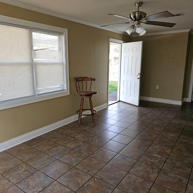 Photo - 401 St Louis St