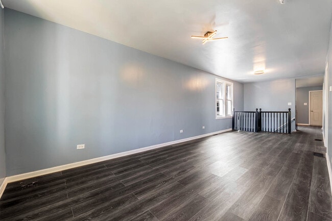 Photo - 554 Douglas Ave