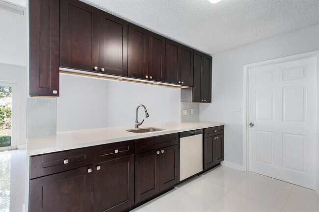 Photo - 9611 Saddlebrook Dr