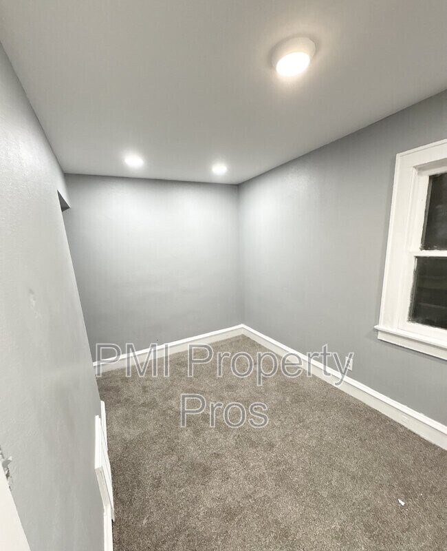 Photo - 2057 N 32nd St