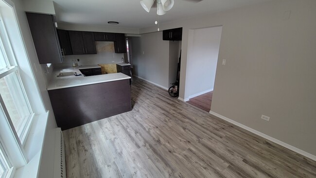 Building Photo - 4644 N Sayre Ave Unit 1